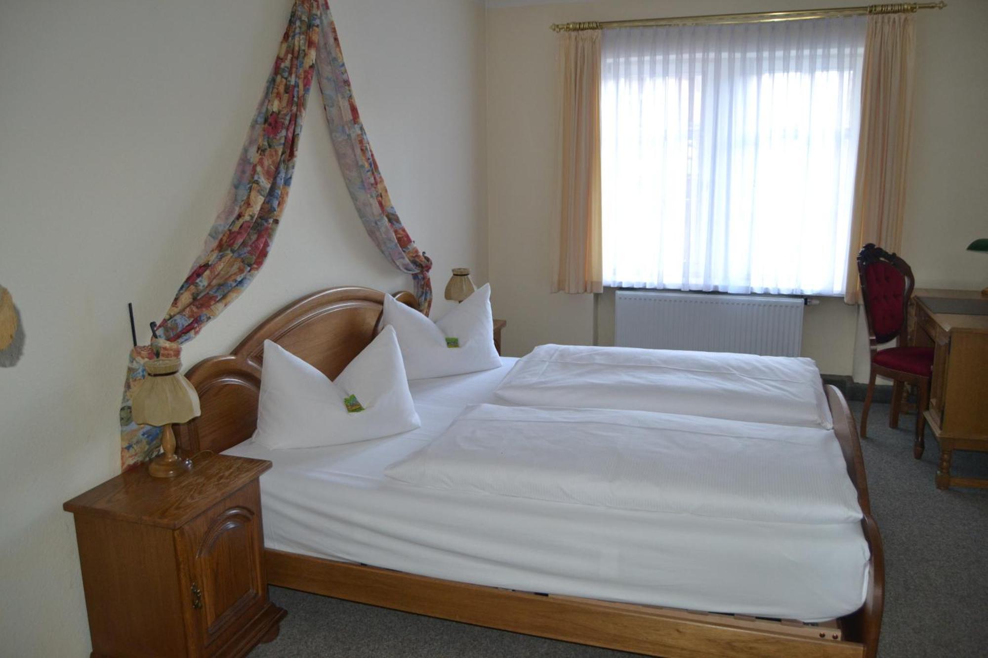 Hotel Anker Saalfeld Saale Oda fotoğraf