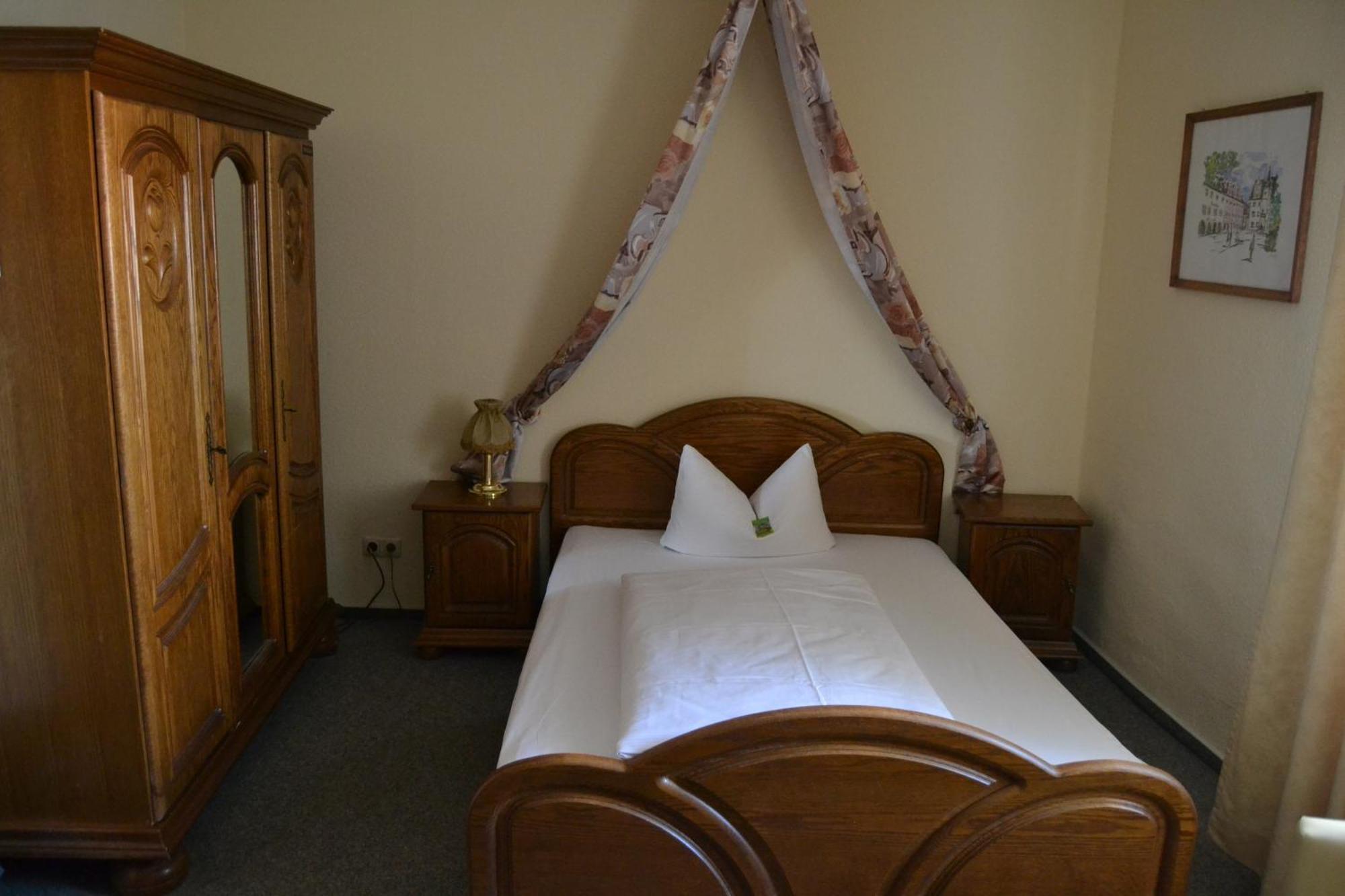 Hotel Anker Saalfeld Saale Oda fotoğraf