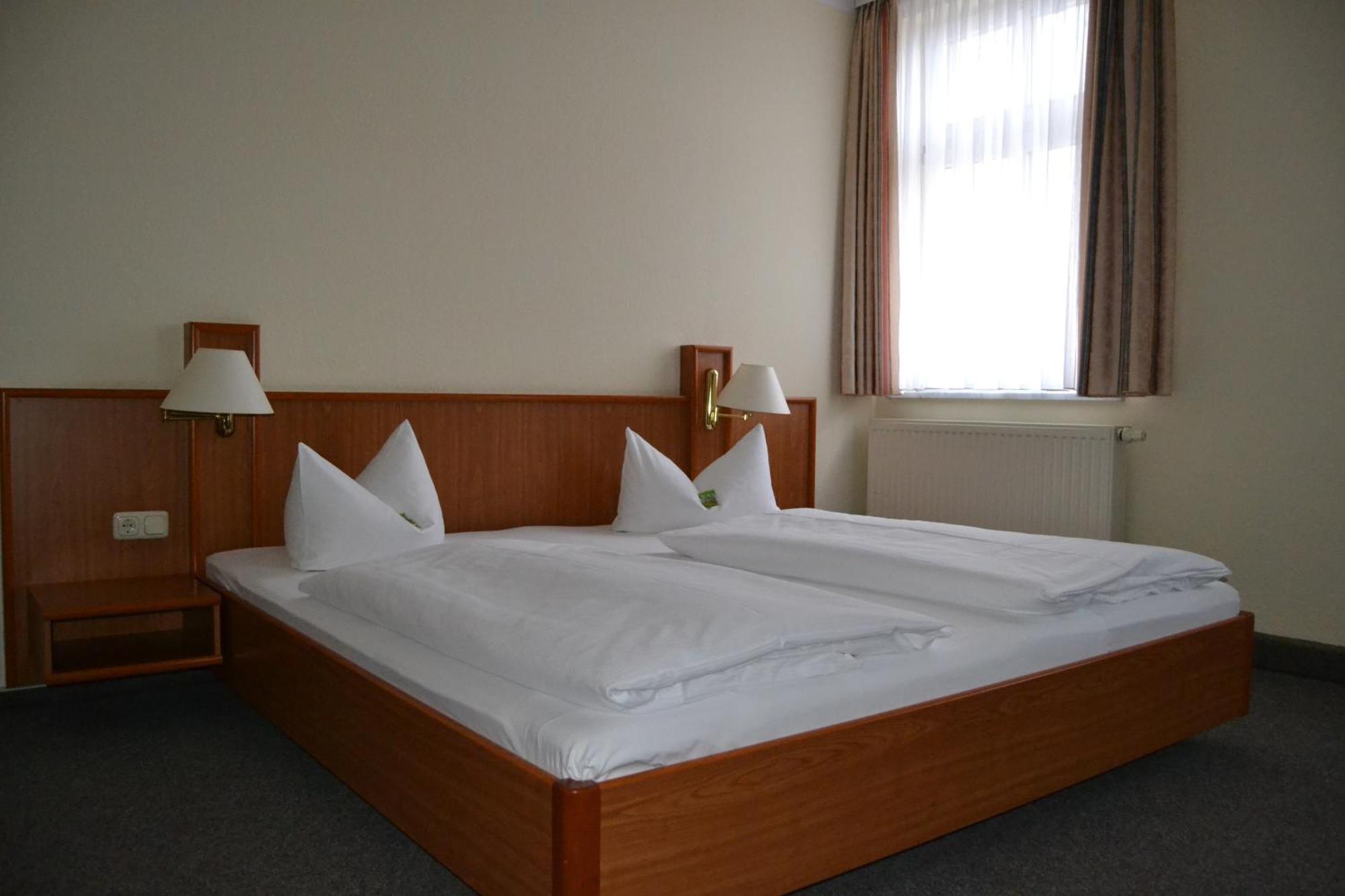 Hotel Anker Saalfeld Saale Oda fotoğraf