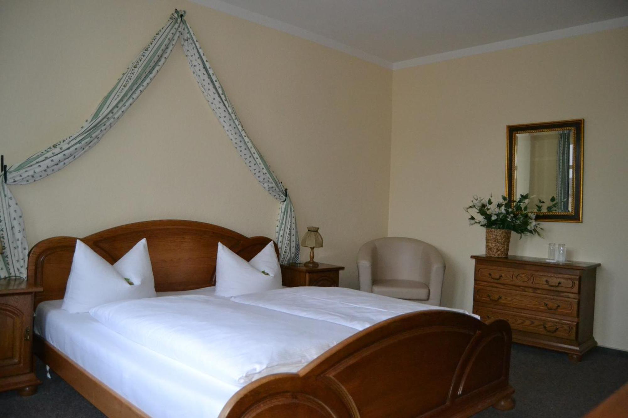 Hotel Anker Saalfeld Saale Oda fotoğraf