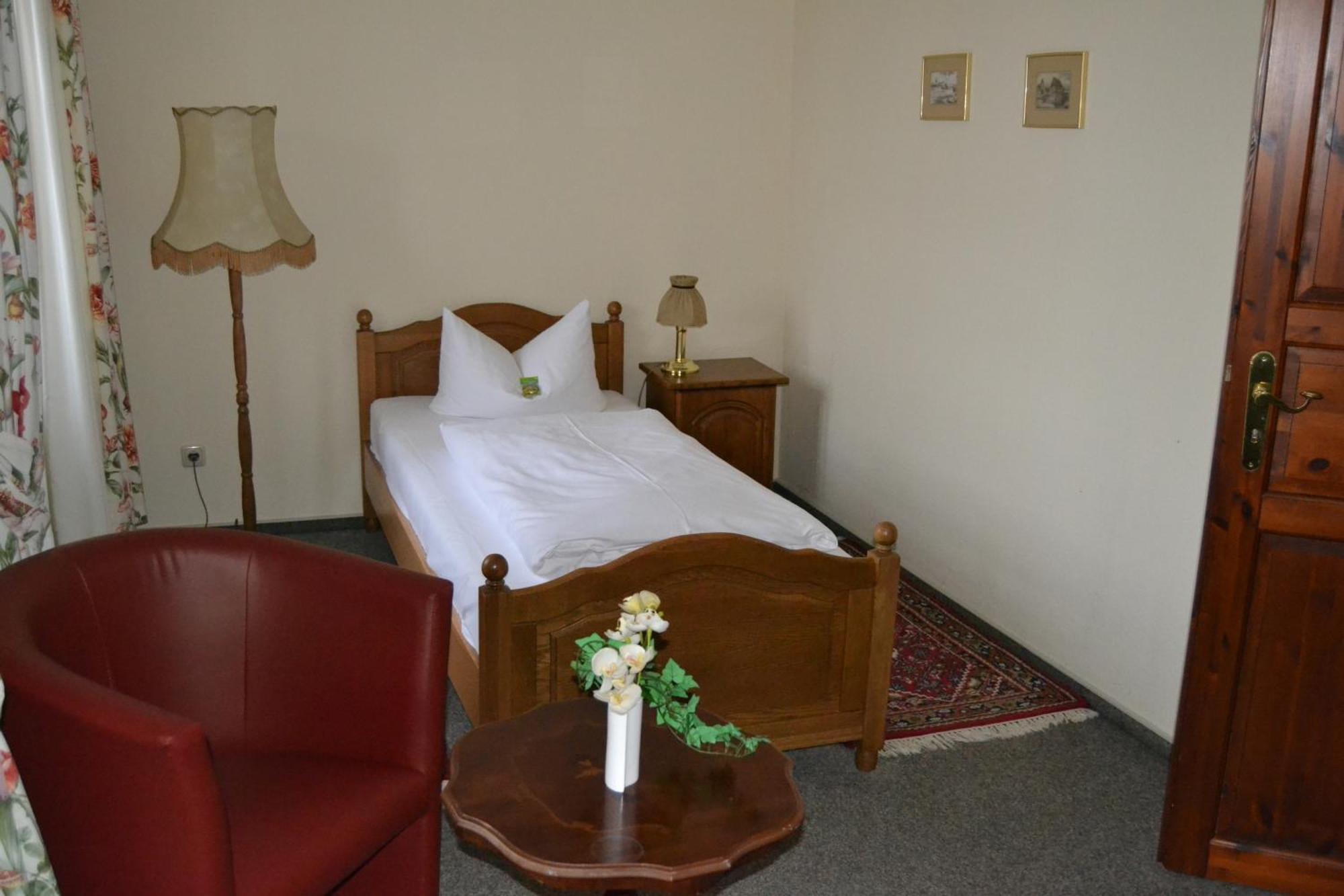Hotel Anker Saalfeld Saale Oda fotoğraf